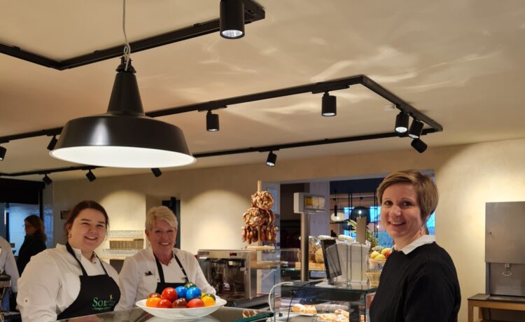 Das Team von Sorelia legt Wert auf die Verarbeitung von frischen und vorwiegend regionalen Produkten – mal traditionell, mal innovativ und gern auch in Kombination – für ein abwechslungsreiches Speisenangebot. / Bild: Alpenhain