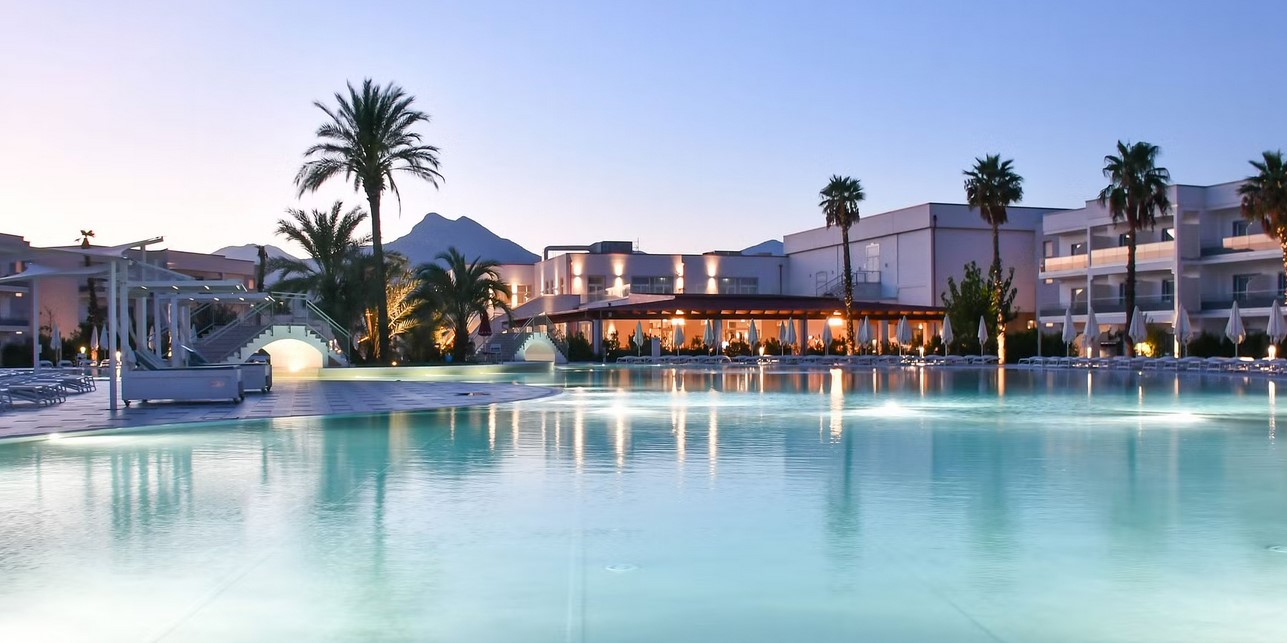 Das neue Maritim Resort Calabria: Exklusive Lage in malerischer Umgebung. Copyright: Maritim Hotels
