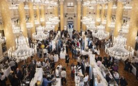 Die prachtvollen Räumlichkeiten der HOFBURG Vienna waren bereits am ersten Tag der VieVinum rasch mit Weinenthusiast:innen gefüllt.