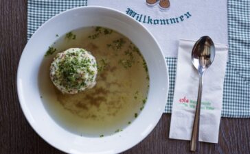 Regionaler Genuss aus dem Wipptal: Die Initiative „Von ins – für enk“ macht heimische Produkte und traditionelle Gerichte sichtbar. © TVB Wipptal | Alpsolut