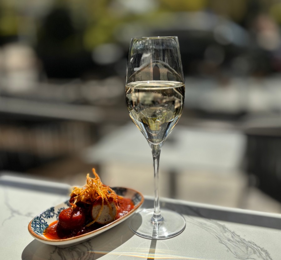 Terrassenauftakt im DoubleTree by Hilton Berlin Ku´damm mit Champagner und Currywurst ©Foto: Diana Albrech